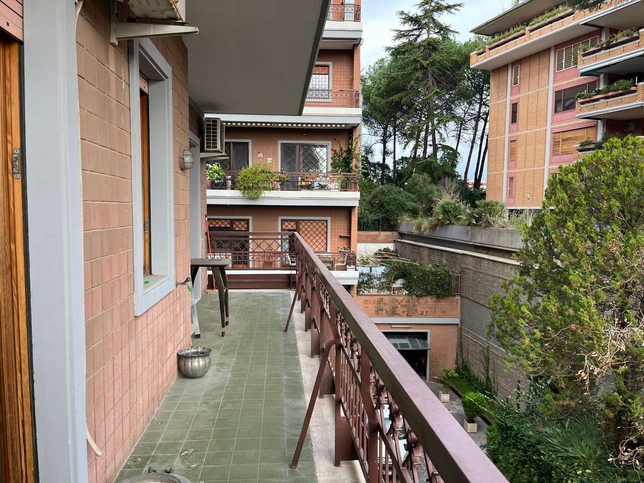 IN COMPRENSORIO, SPAZIOSO APPARTAMENTO