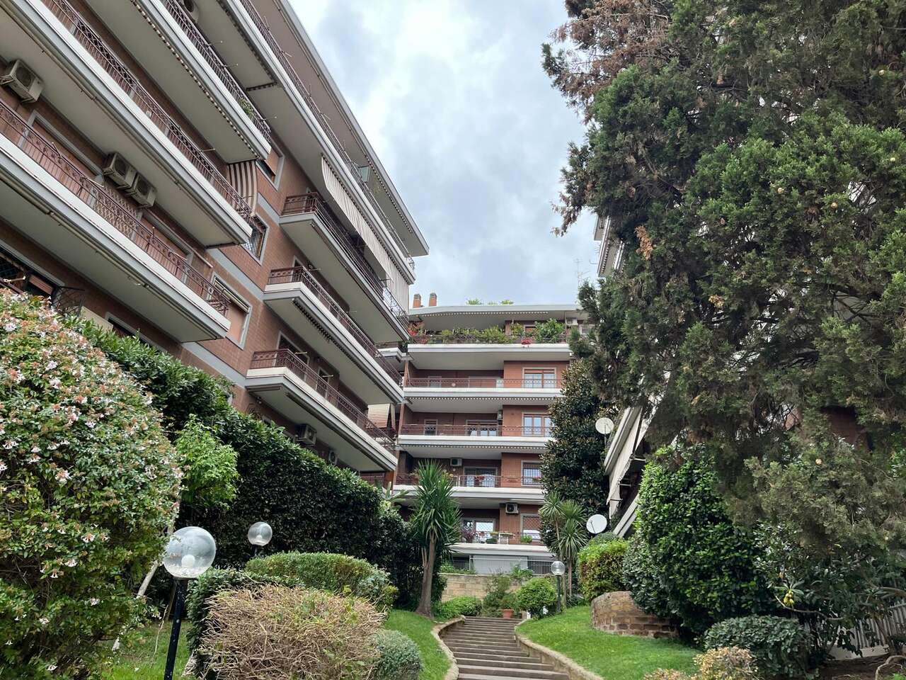 APARTMENT IN A COMPLEX - DIVISIBLE