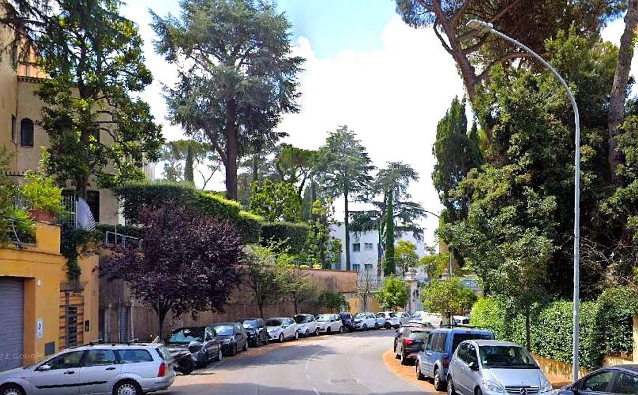 APPARTAMENTO IN VILLINO D'EPOCA APPARTAMENTO IN VILLINO D'EPOCA