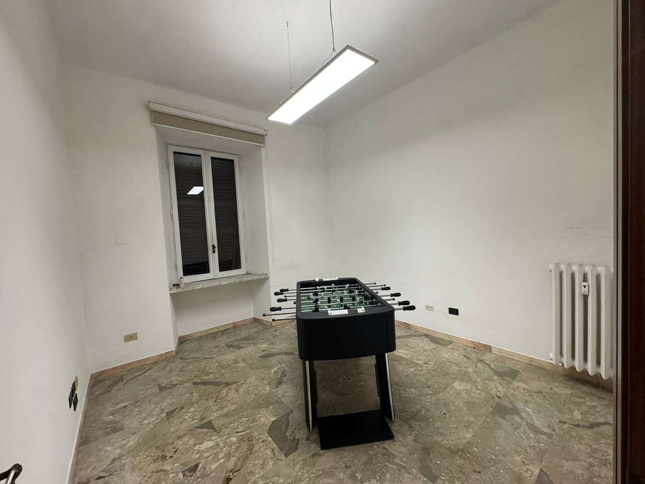 VIALE DELL'UNIVERSITA', AMPIO UFFICIO