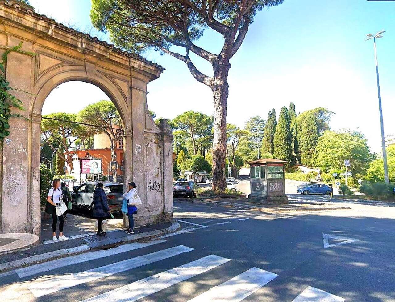 AMPIO APPARTAMENTO IN ELEGANTE COMPRENSORIO