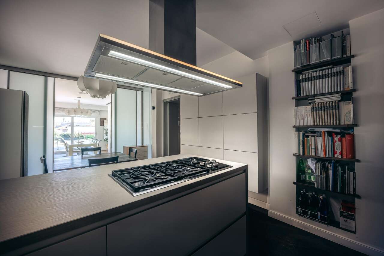 VILLA UNIFAMILIARE CON PARCO E PISCINA