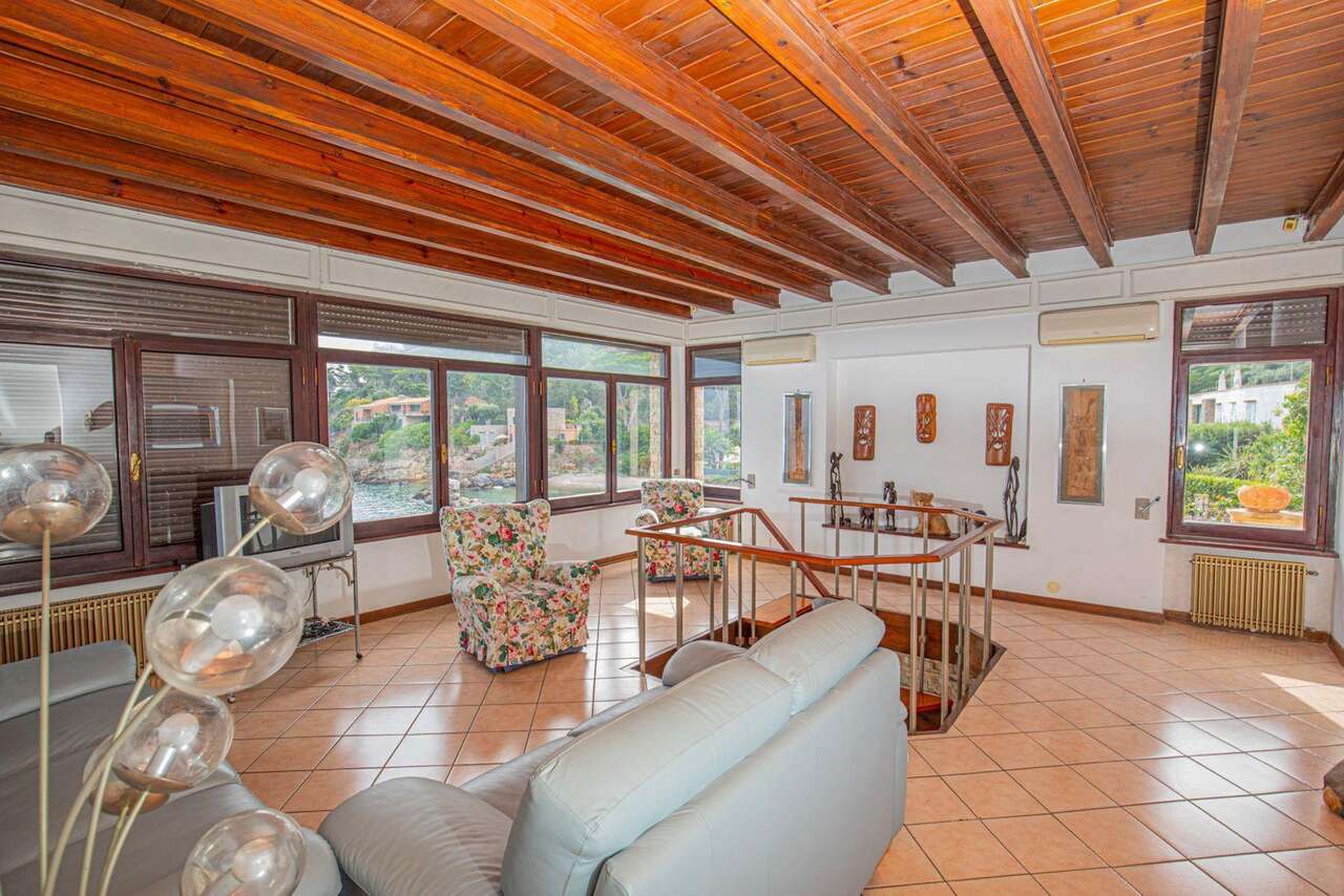 PORTO SANTO STEFANO PRESTIGIOSA VILLA