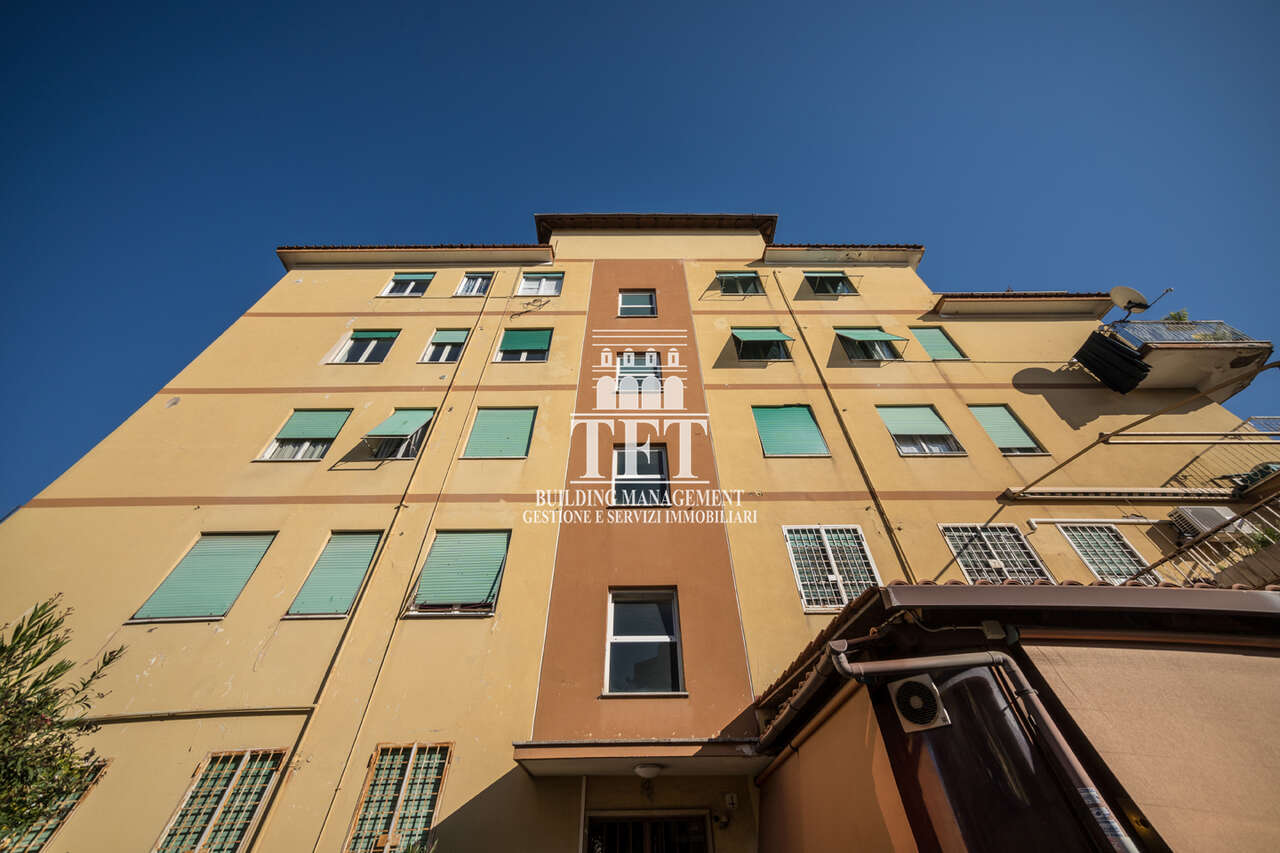 AURELIA BILOCALE DA RISTRUTTURARE