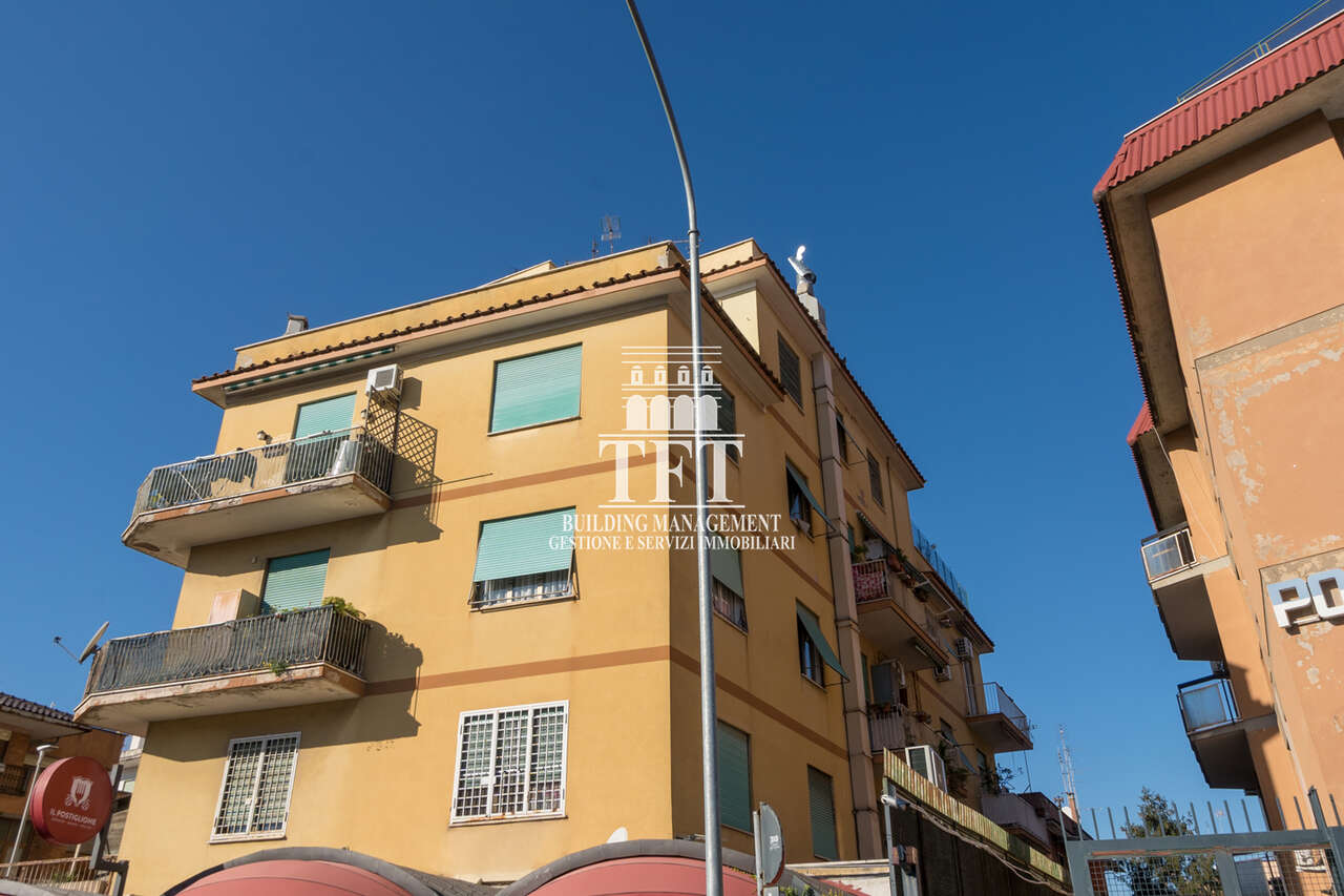 AURELIA BILOCALE DA RISTRUTTURARE