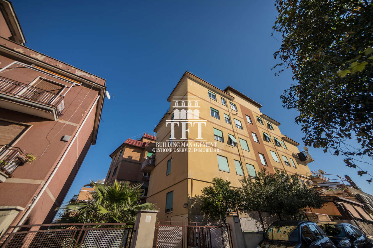 AURELIA BILOCALE DA RISTRUTTURARE