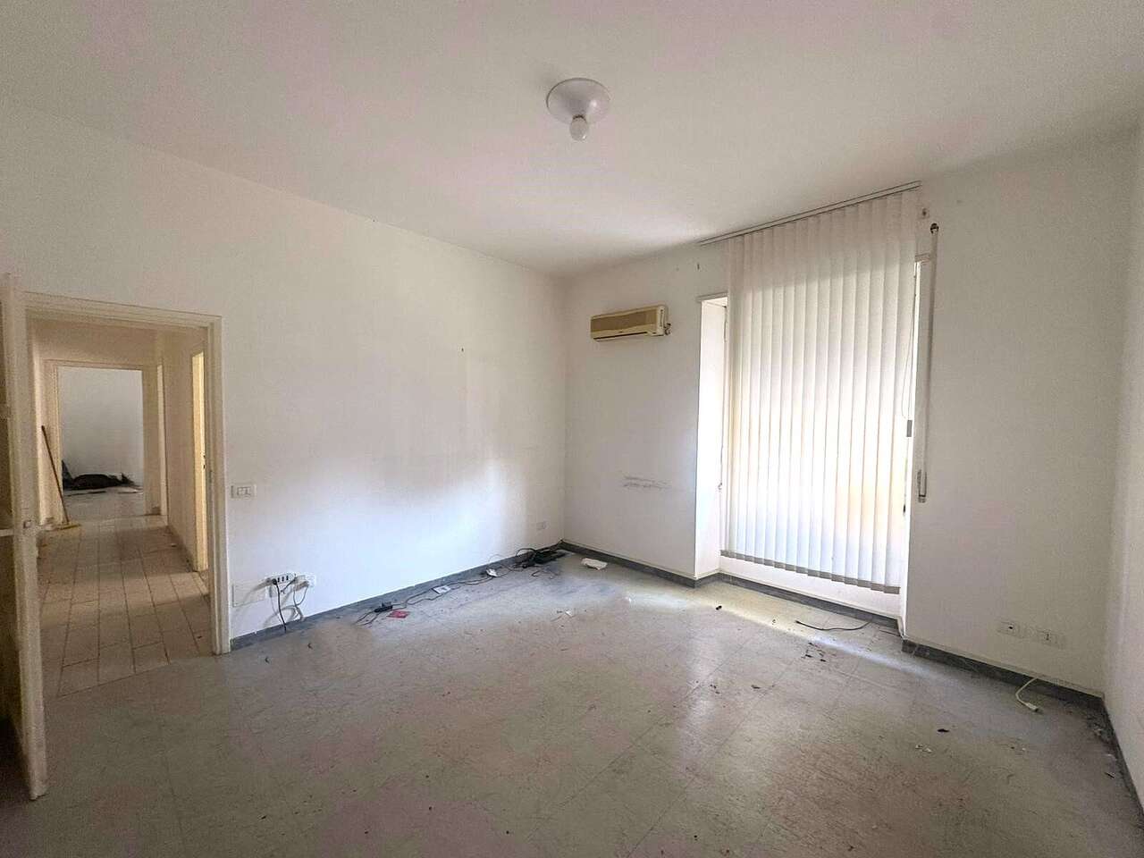 AURELIA, APPARTAMENTO DA RISTRUTTURARE