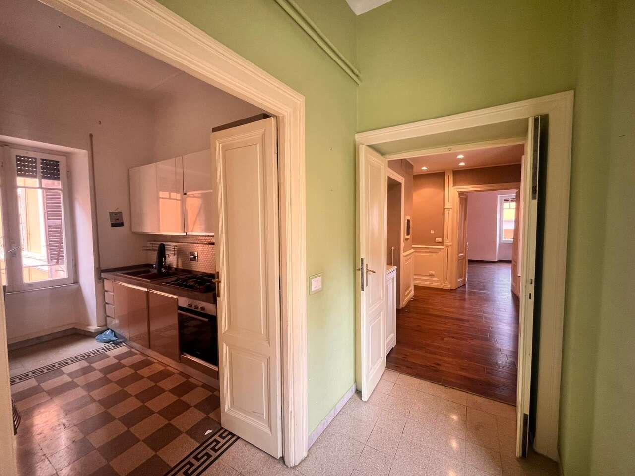 PIAZZA CRATI, SPACIOUS APARTMENT FOR SALE PIAZZA CRATI, SPACIOUS APARTMENT FOR SALE