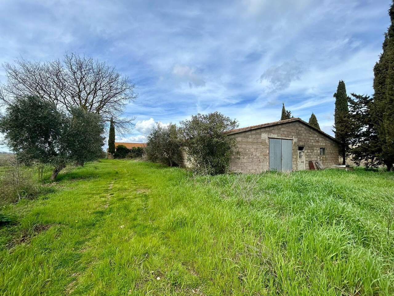 A JEWEL AMONG THE TUSCAN HILLS