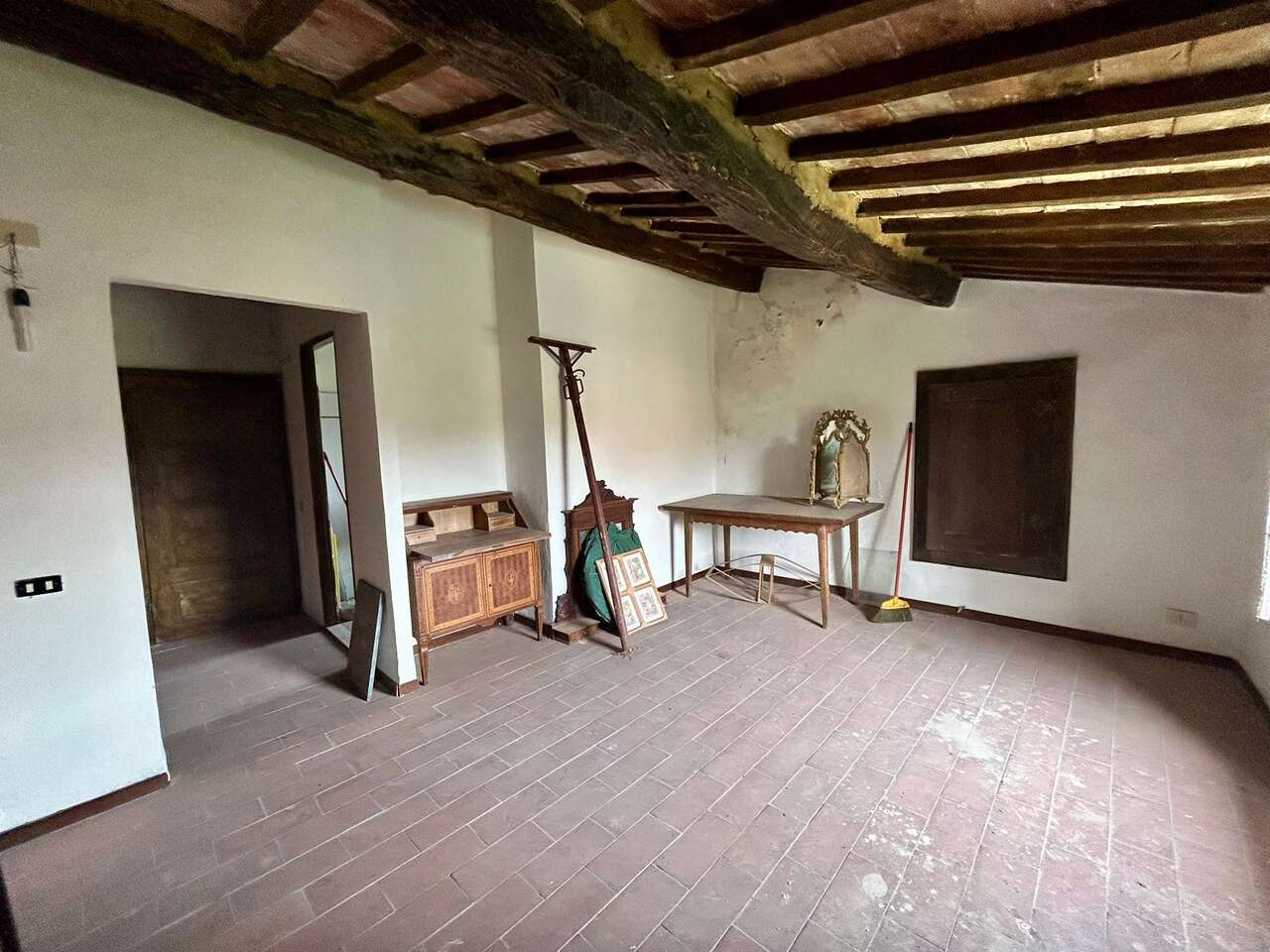 A JEWEL AMONG THE TUSCAN HILLS