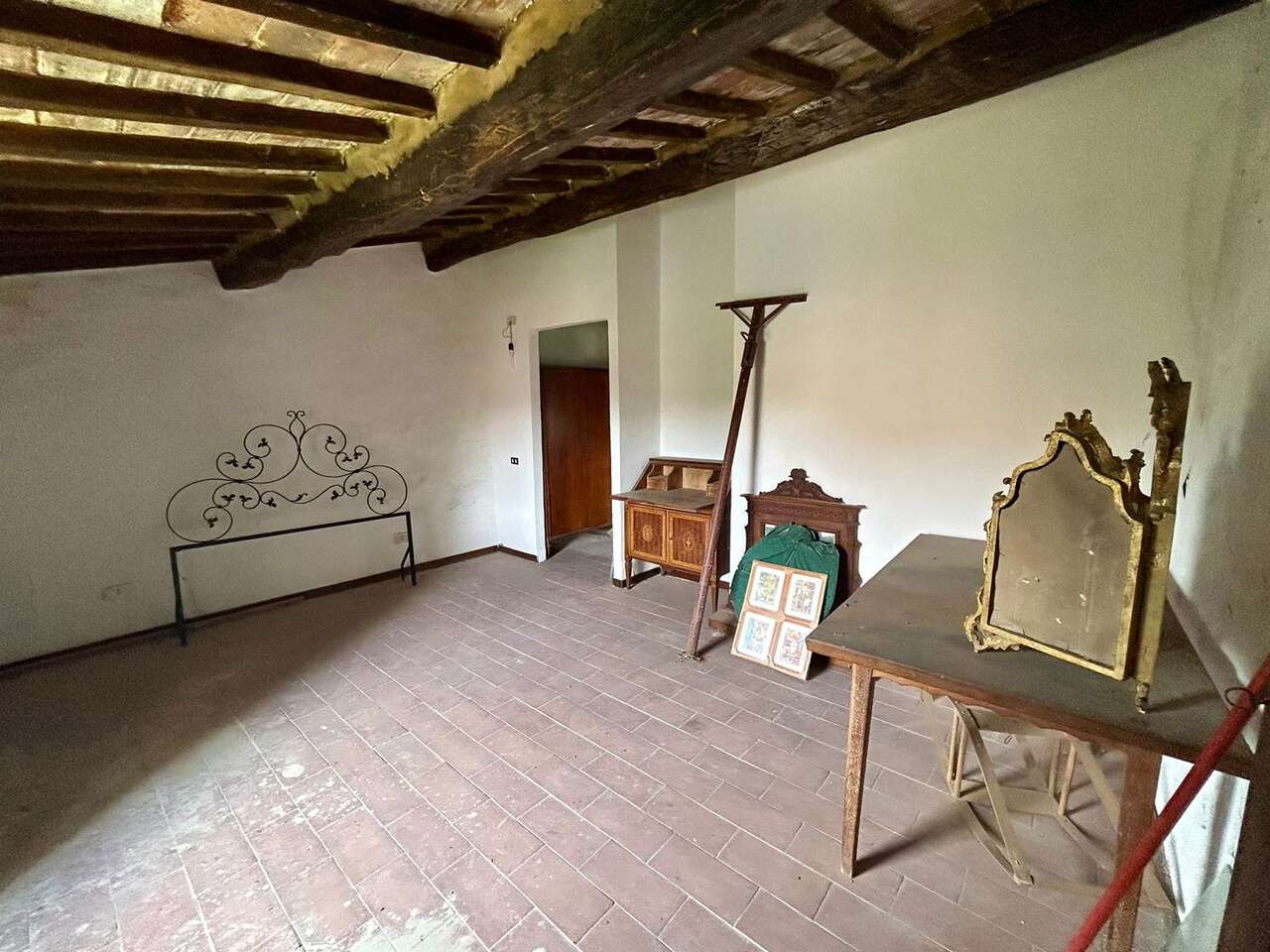 A JEWEL AMONG THE TUSCAN HILLS