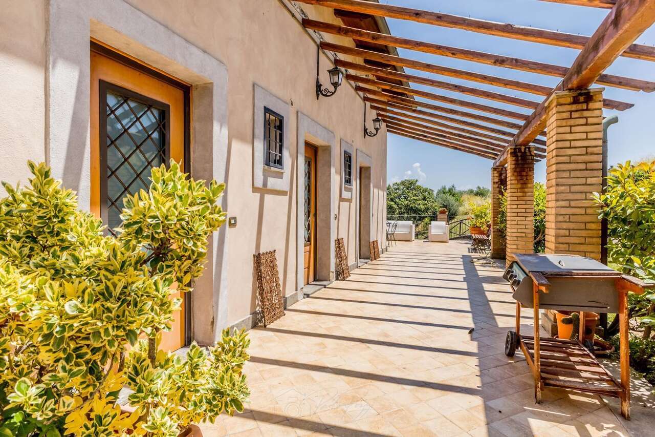 A TRUE GEM AMONG VINEYARDS AND OLIVE GROVES