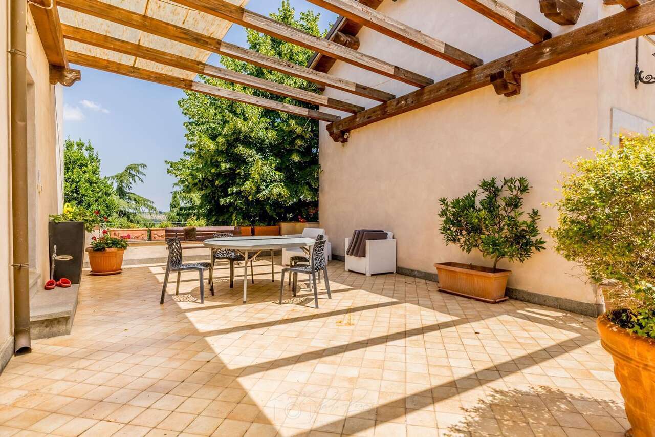 A TRUE GEM AMONG VINEYARDS AND OLIVE GROVES