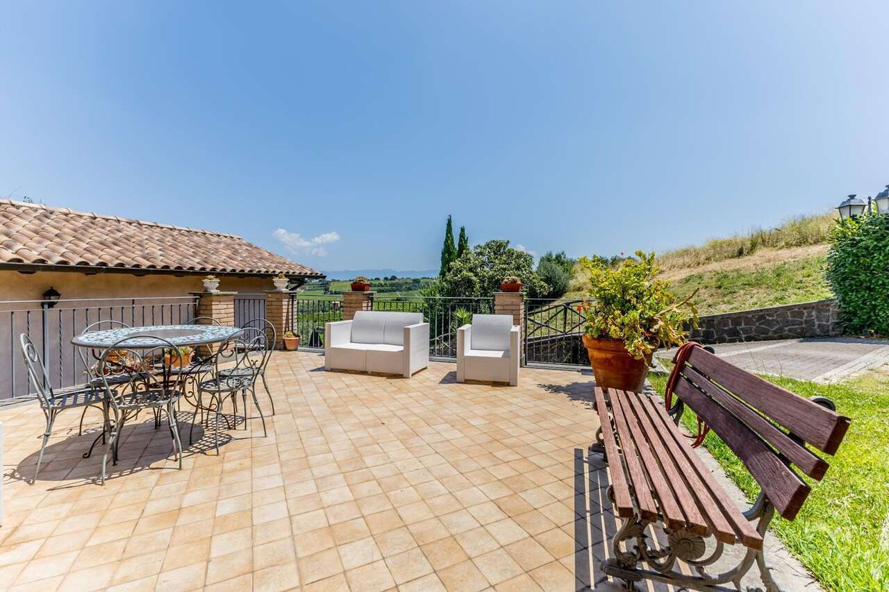 A TRUE GEM AMONG VINEYARDS AND OLIVE GROVES