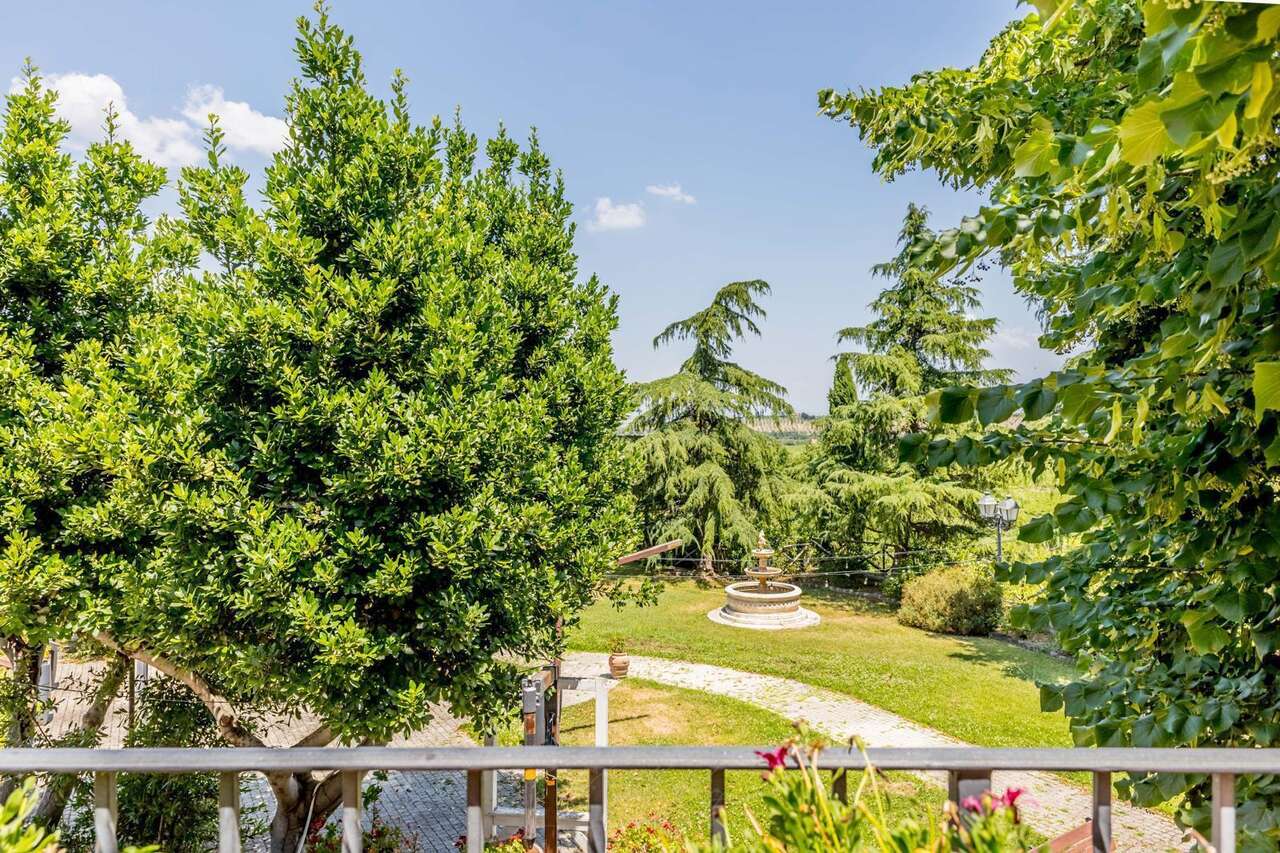 A TRUE GEM AMONG VINEYARDS AND OLIVE GROVES