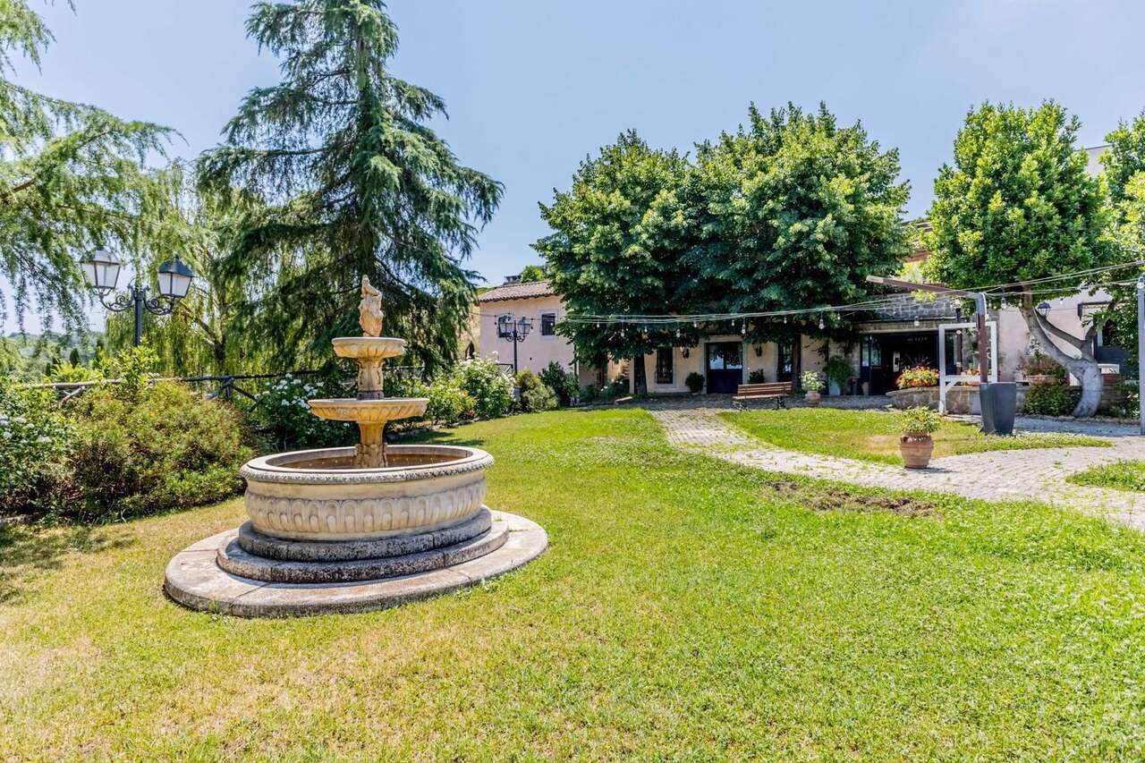 A TRUE GEM AMONG VINEYARDS AND OLIVE GROVES