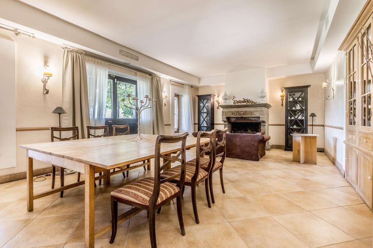 A TRUE GEM AMONG VINEYARDS AND OLIVE GROVES