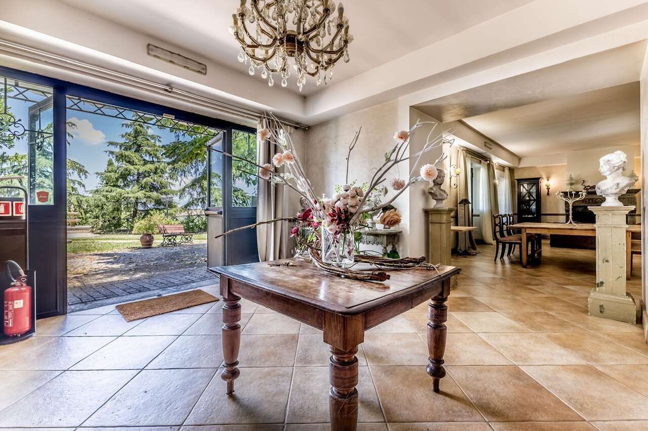 A TRUE GEM AMONG VINEYARDS AND OLIVE GROVES