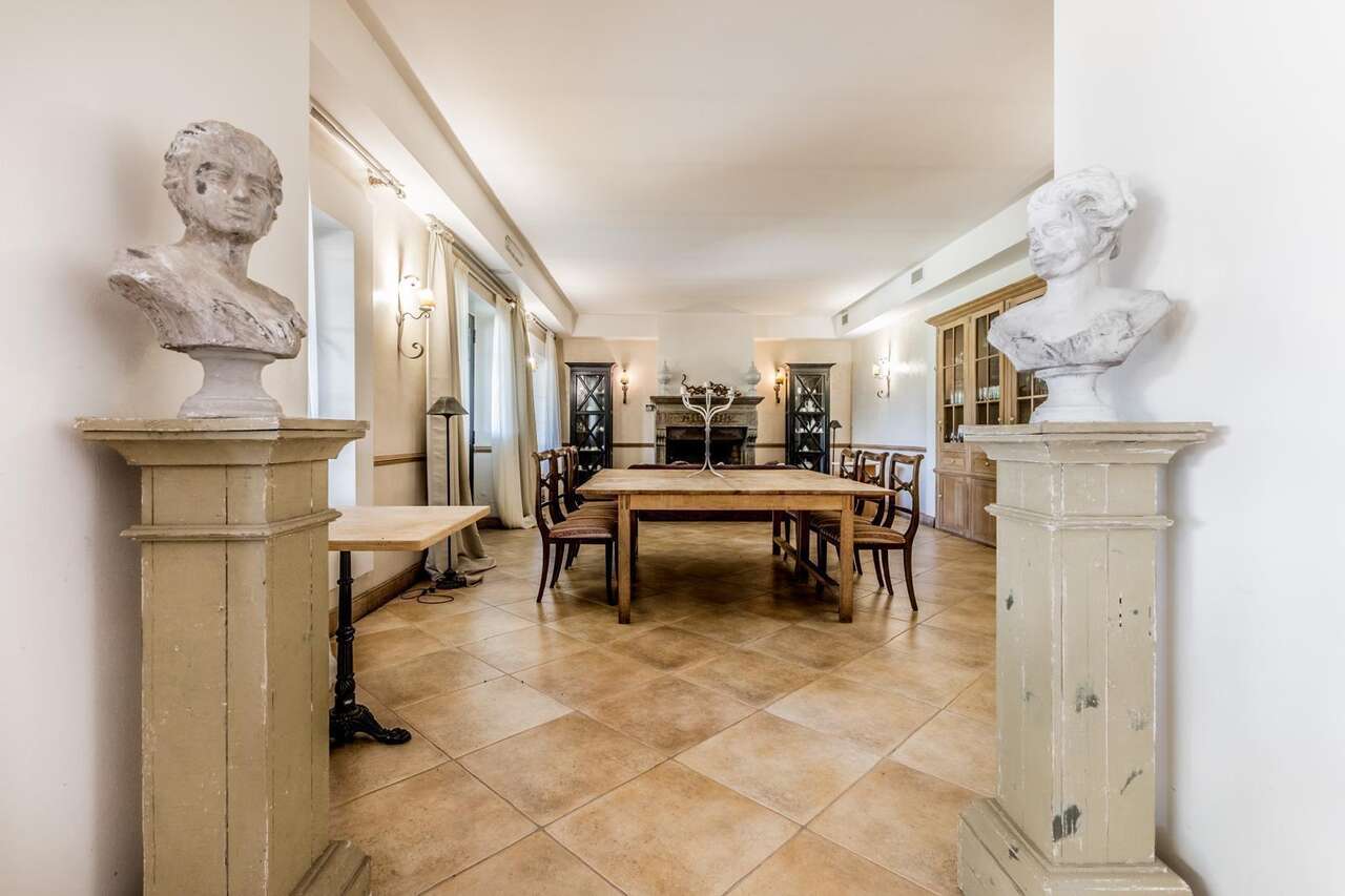 A TRUE GEM AMONG VINEYARDS AND OLIVE GROVES