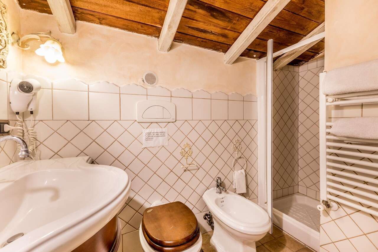 A TRUE GEM AMONG VINEYARDS AND OLIVE GROVES