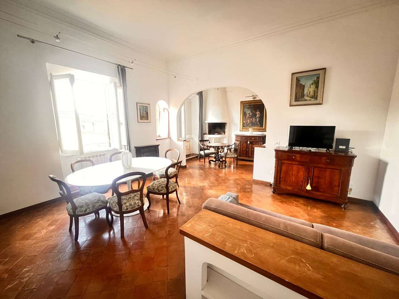 ELEGANCE AND BRIGHTNESS NEAR PIAZZA DEL POPOLO ELEGANCE AND BRIGHTNESS NEAR PIAZZA DEL POPOLO