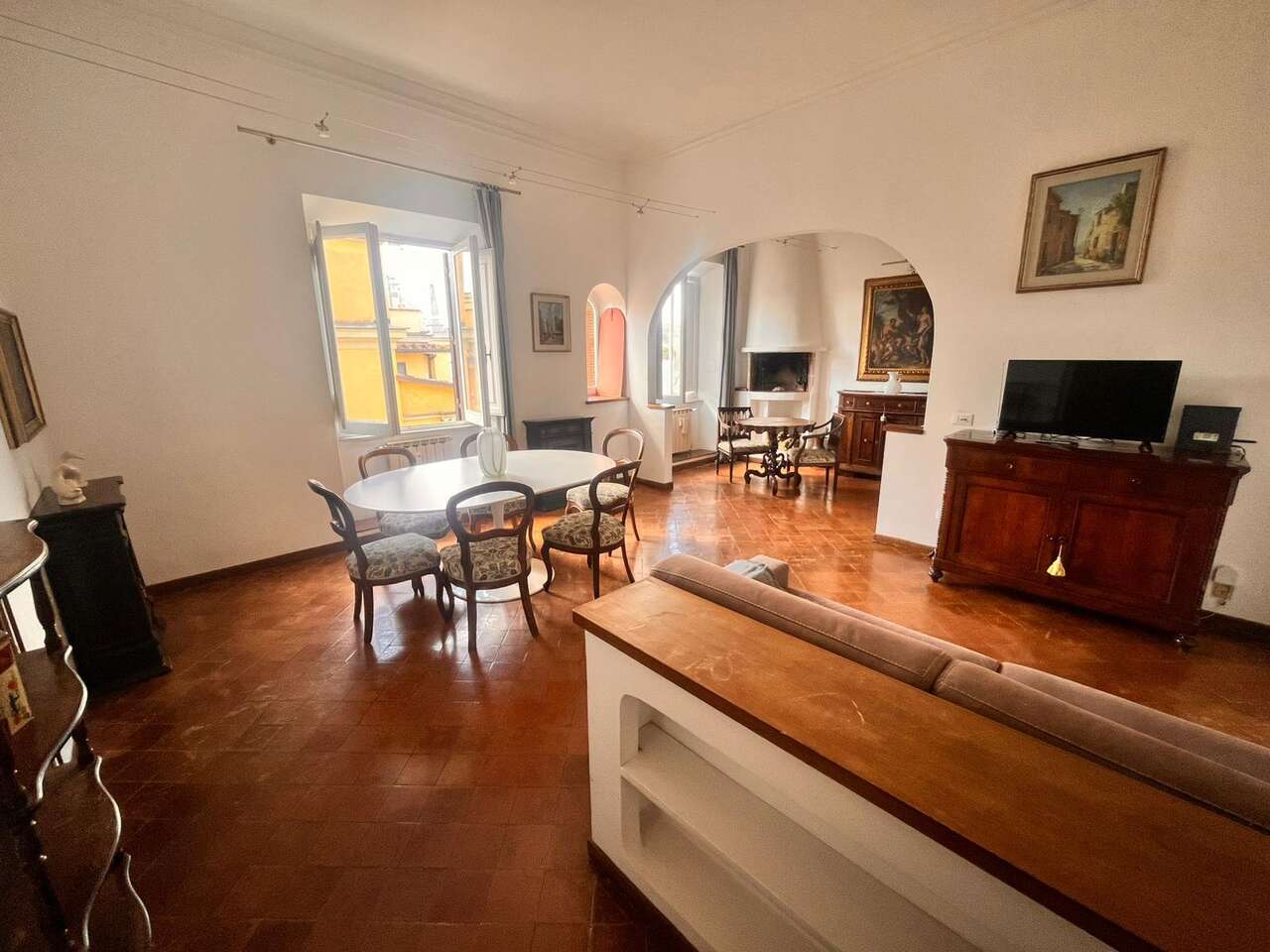 ELEGANCE AND BRIGHTNESS NEAR PIAZZA DEL POPOLO ELEGANCE AND BRIGHTNESS NEAR PIAZZA DEL POPOLO