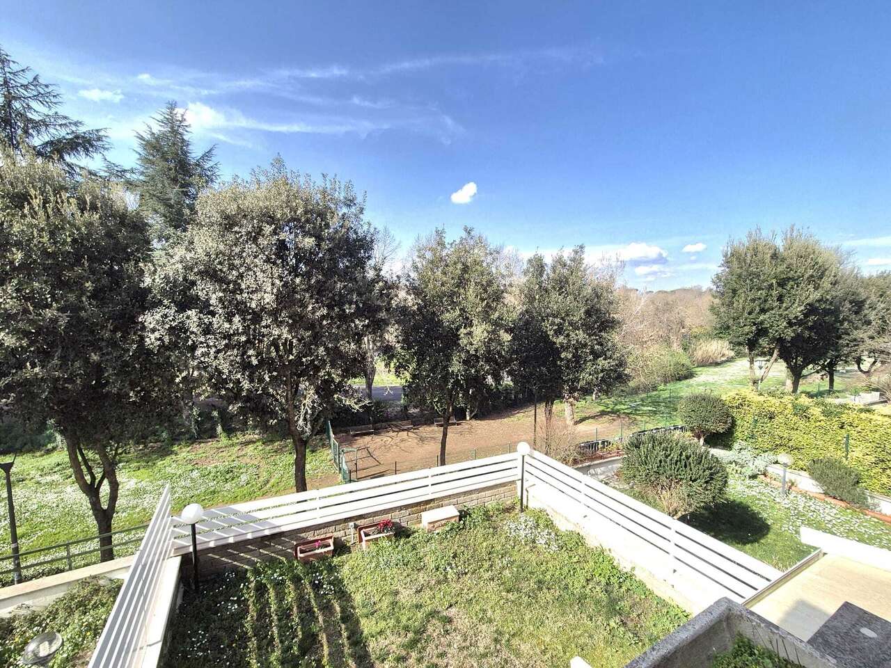 LA STORTA, FOUR-ROOM APARTMENT ON THREE LEVELS