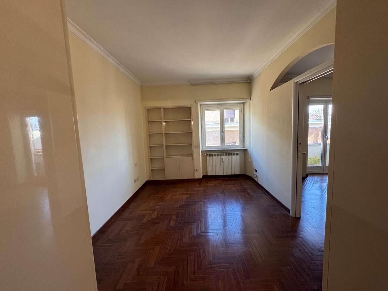 CHARMING APARTMENT IN MONTI PARIOLI CHARMING APARTMENT IN MONTI PARIOLI