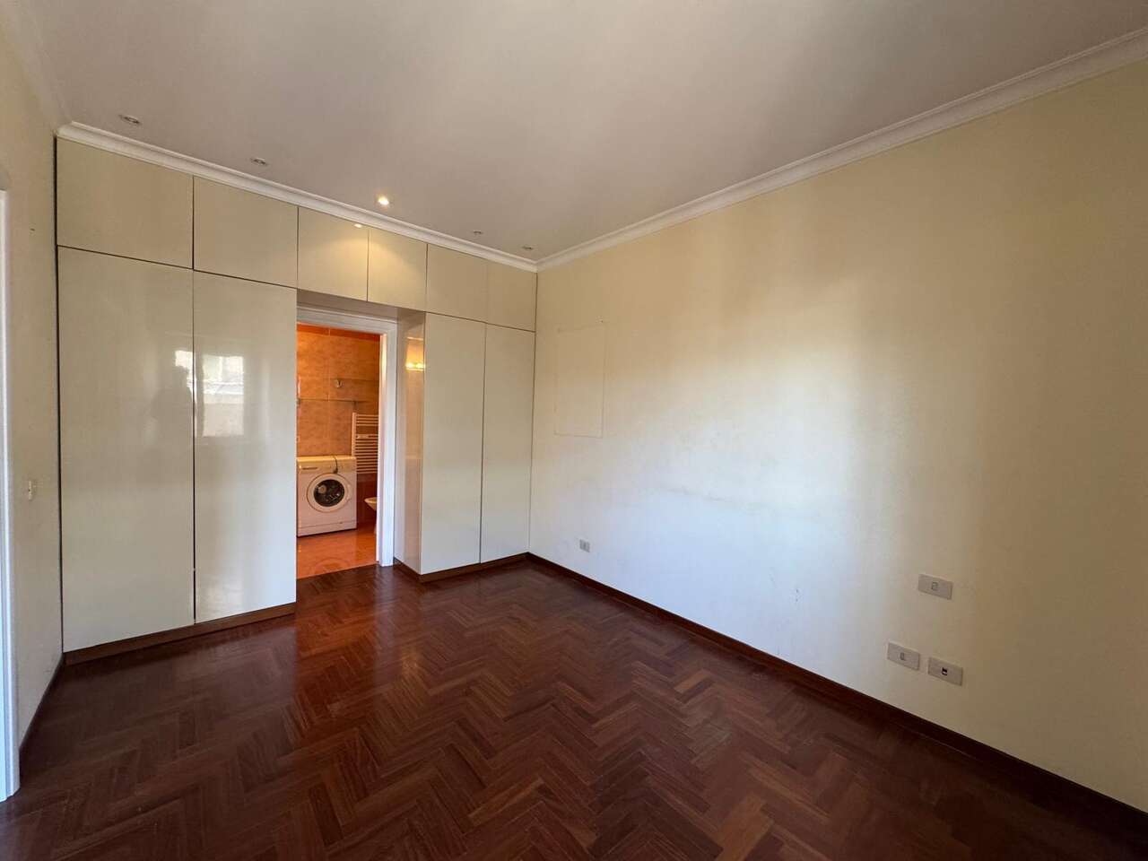 CHARMING APARTMENT IN MONTI PARIOLI CHARMING APARTMENT IN MONTI PARIOLI