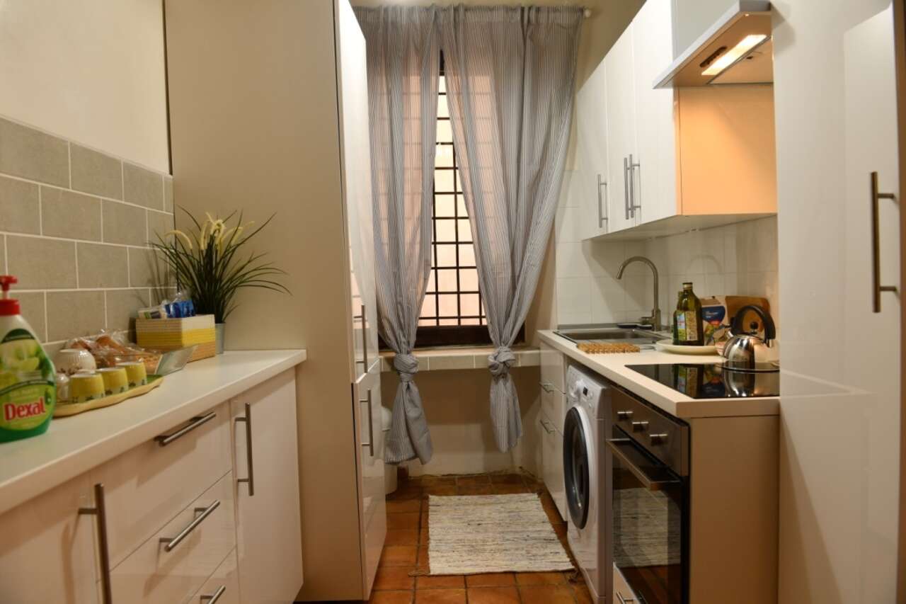 BARBERINI, BEAUTIFUL THREE-ROOM APARTMENT BARBERINI, BEAUTIFUL THREE-ROOM APARTMENT