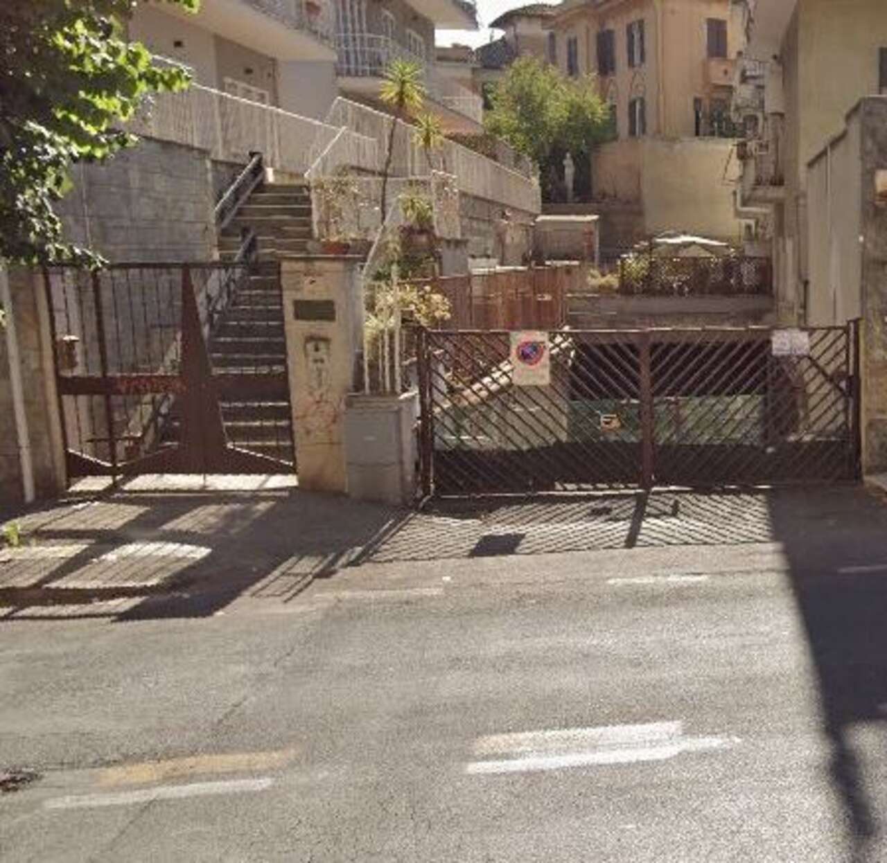 LARGE COMMERCIAL ROOM LARGE COMMERCIAL ROOM