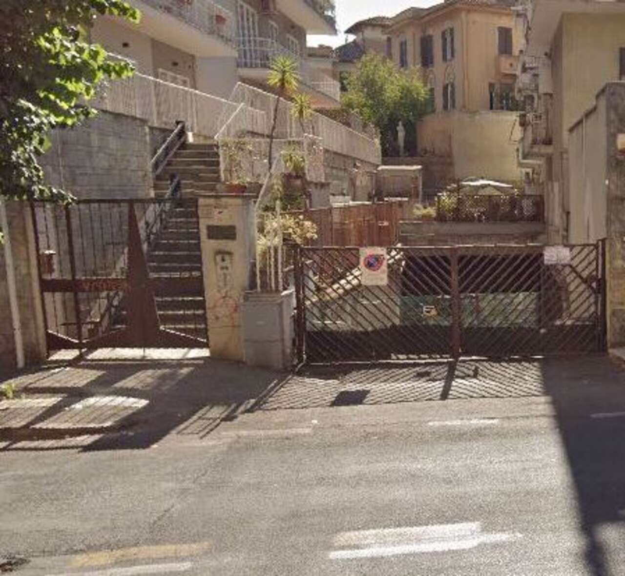 MONTE SACRO, LOCALE CON ALTA VISIBILITA'