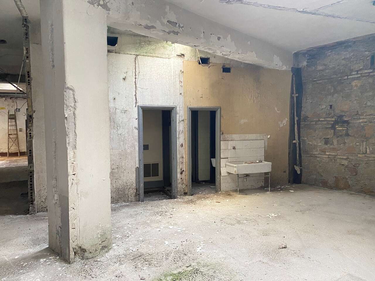 MONTE SACRO, LOCALE CON ALTA VISIBILITA'