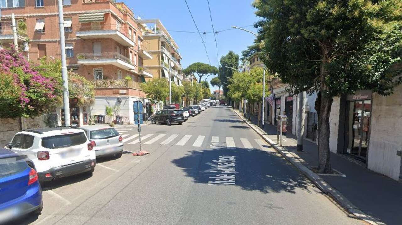 MONTE SACRO, LOCALE CON ALTA VISIBILITA'