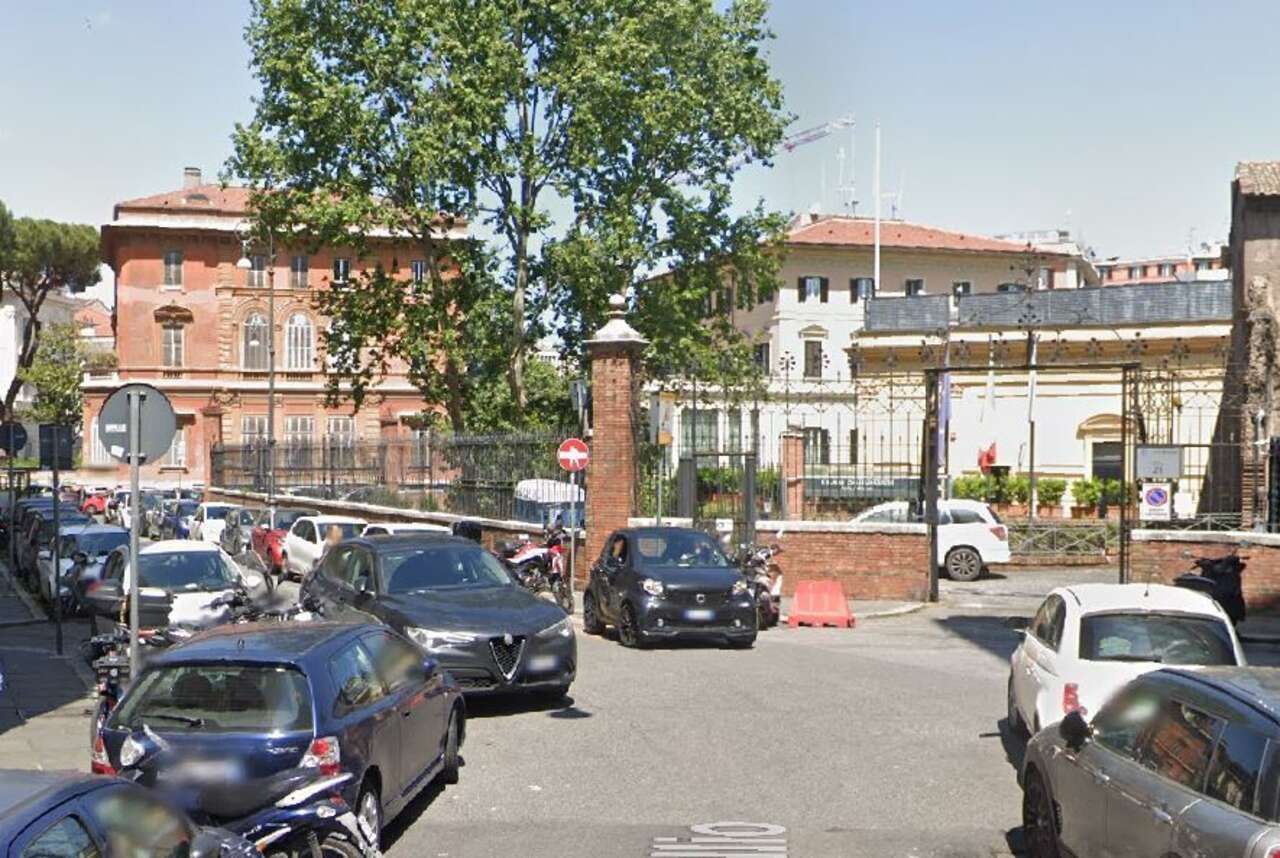 SALLUSTIANO, LOCALE COMMERCIALE