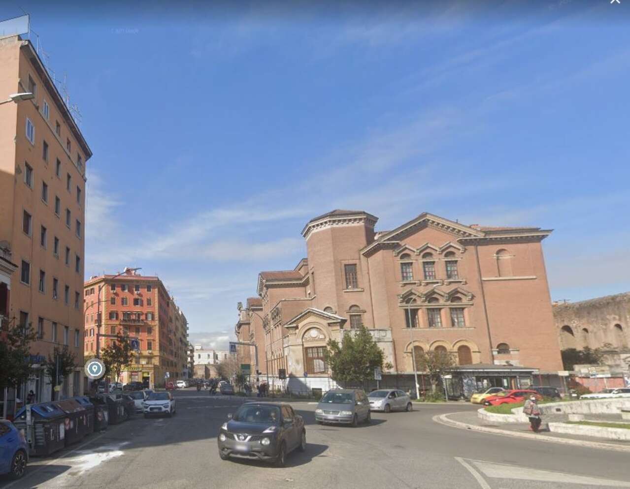 AMPIO LOCALE COMMERCIALE A REDDITO