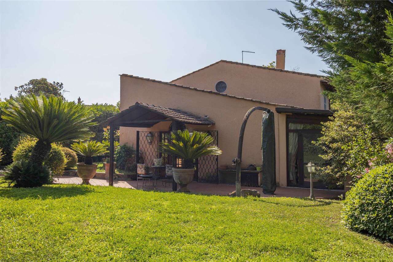 SCORANO, VILLA WITH GARDEN