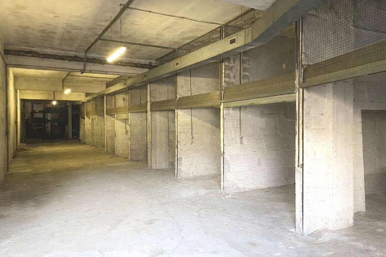 STATUARIO, LOCALE DI AMPIA METRATURA 