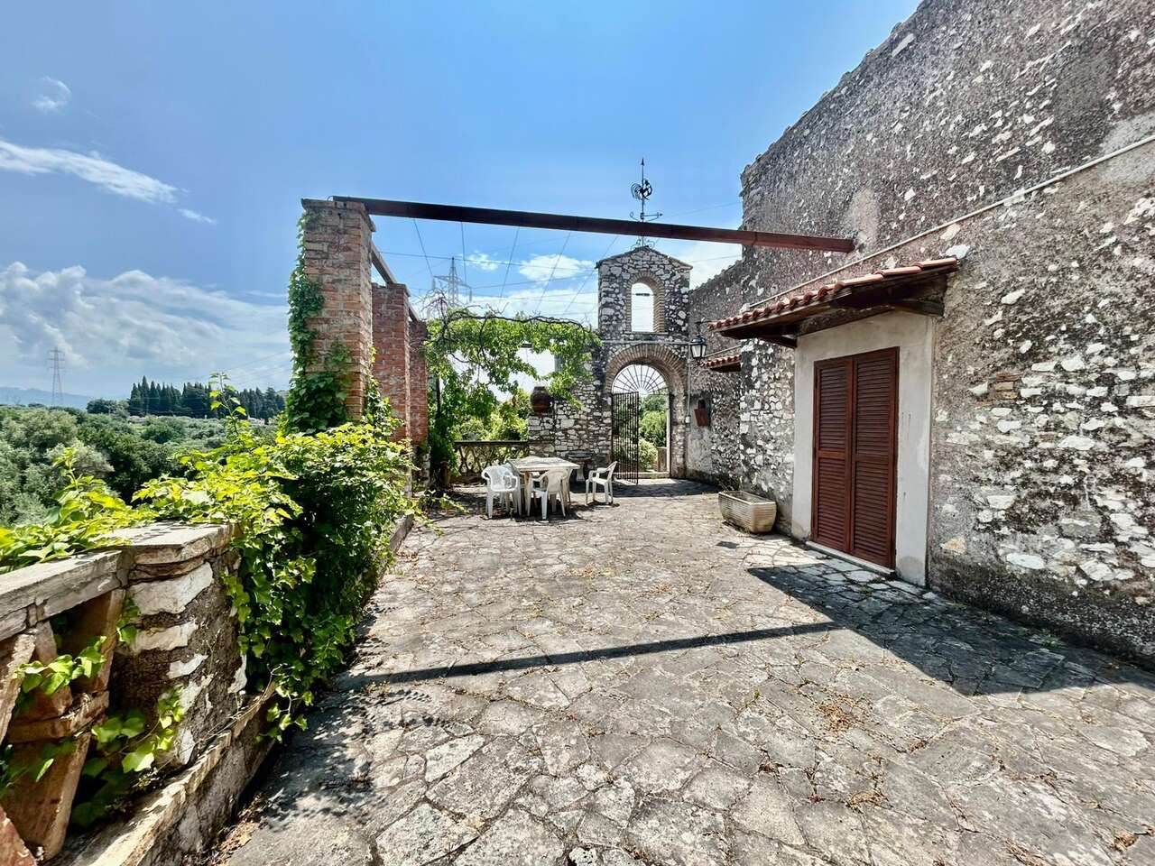 GUIDONIA MONTECELIO, STORICA RESIDENZA PANORAMICA