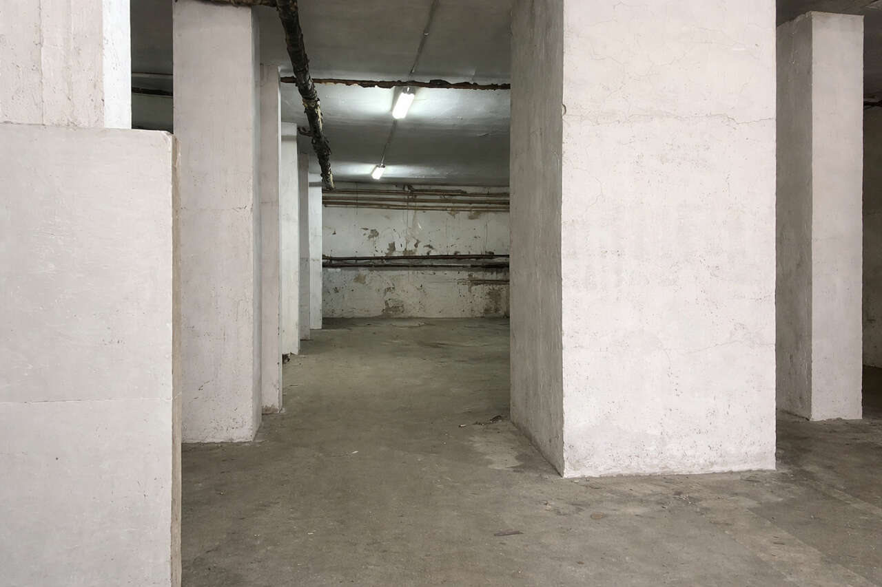 AMPIO LOCALE CON AUTORIMESSA DA RISTRUTTURARE AMPIO LOCALE CON AUTORIMESSA DA RISTRUTTURARE