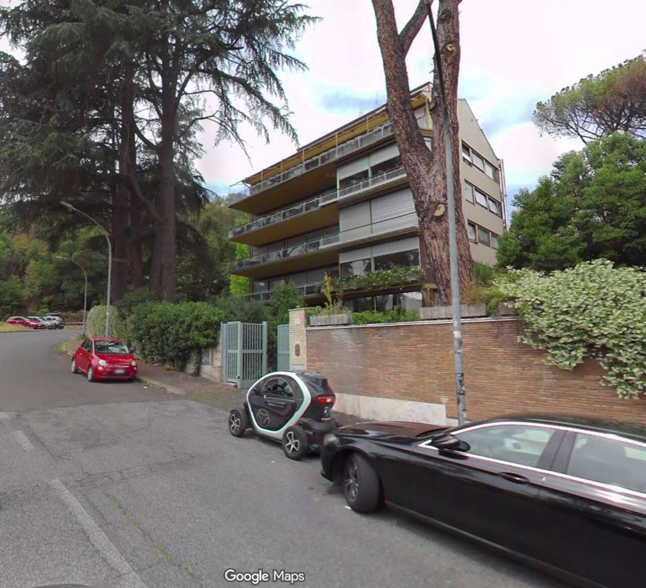 BRIGHT GREEN APARTMENT