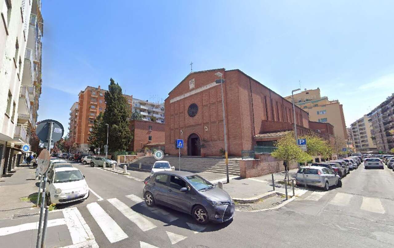 AFRICANO, LARGE COMMERCIAL PREMISES