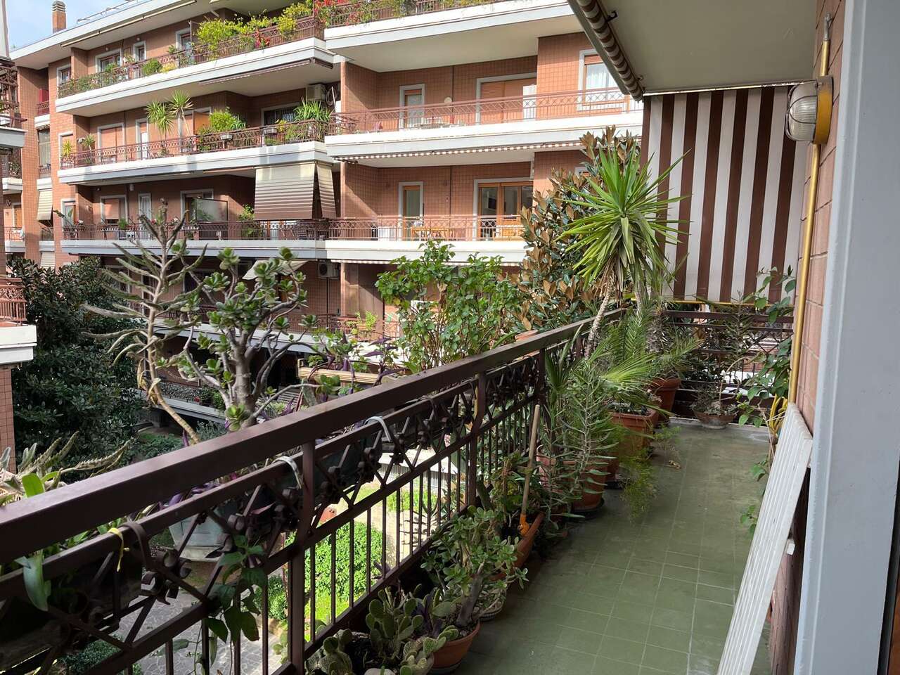 APARTMENT IN A COMPLEX - DIVISIBLE APARTMENT IN A COMPLEX - DIVISIBLE