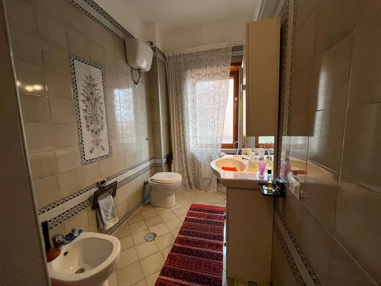 CHARMING THREE ROOM APARTMENT