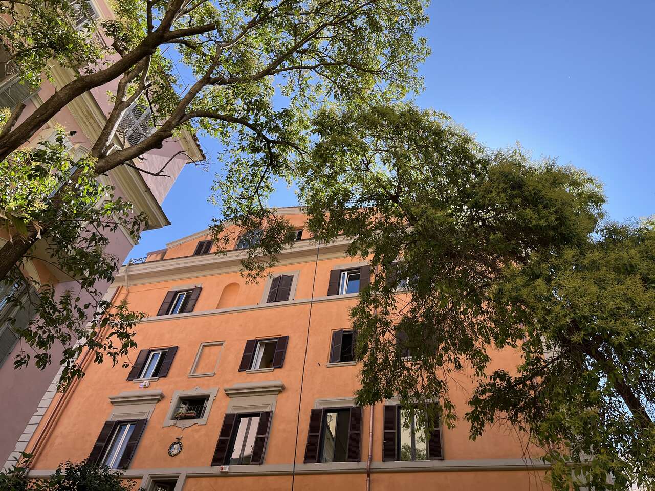 BRIGHT APARTMENT IN HISTORICAL BUILDING