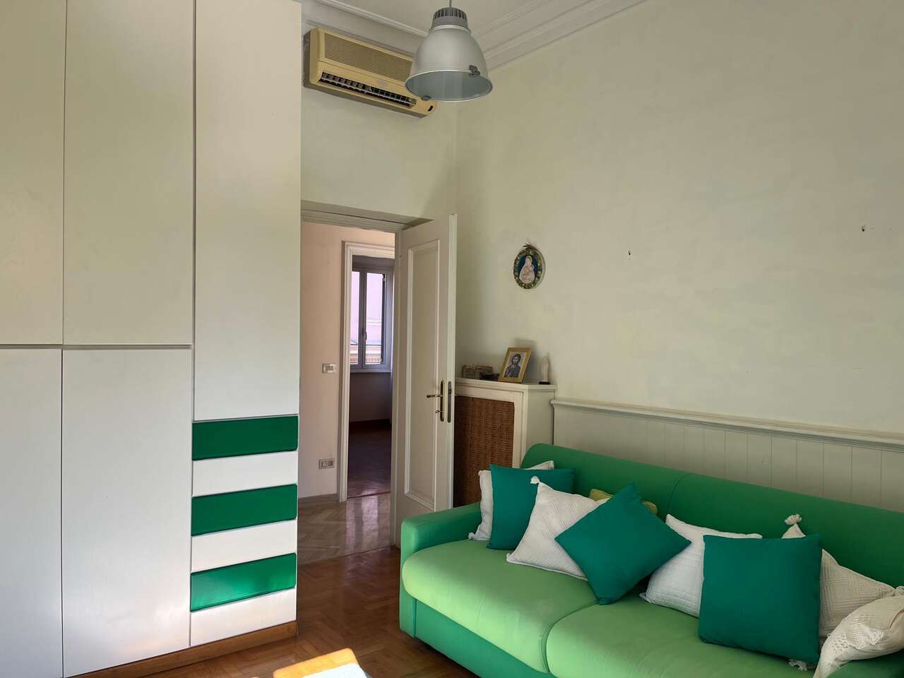 BRIGHT APARTMENT IN HISTORICAL BUILDING