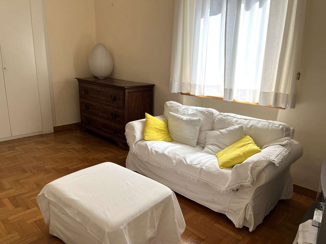 BRIGHT APARTMENT IN HISTORICAL BUILDING