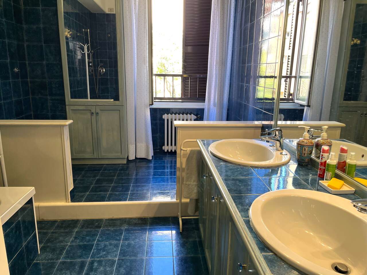 BRIGHT APARTMENT IN HISTORICAL BUILDING