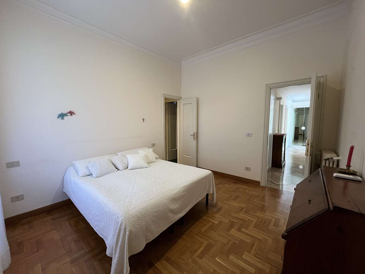 BRIGHT APARTMENT IN HISTORICAL BUILDING