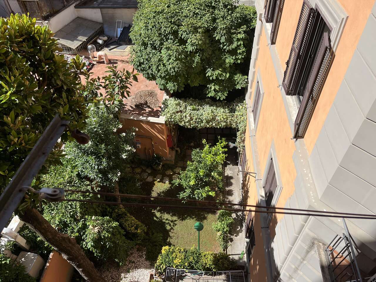 BRIGHT APARTMENT IN HISTORICAL BUILDING